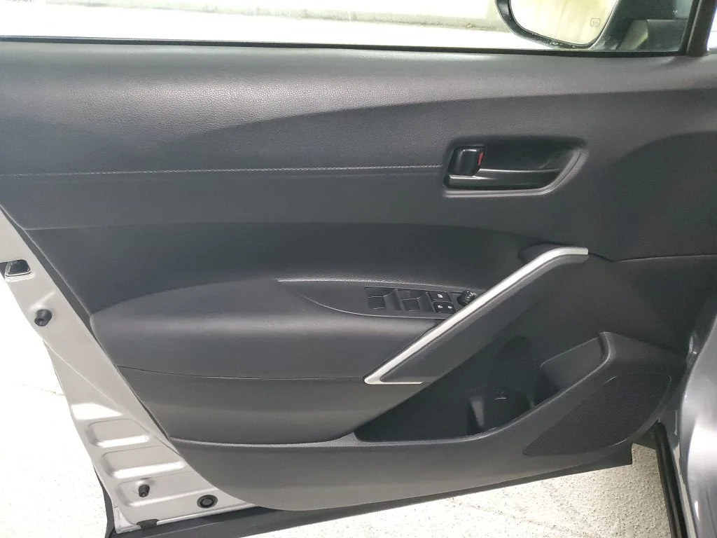 2023 Toyota Corolla Cross LE photo 17