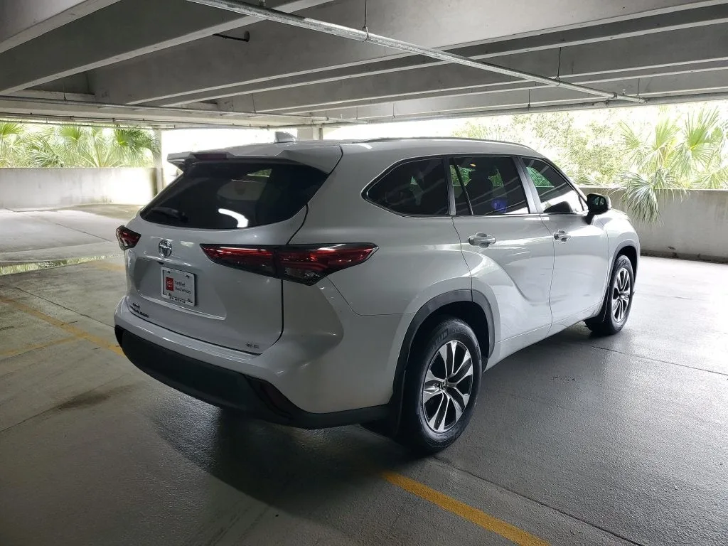 2023 Toyota Highlander XLE photo 4