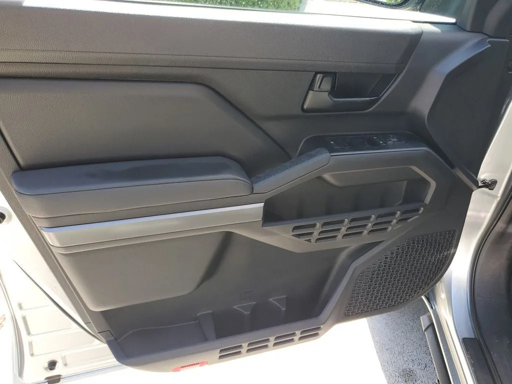 2025 Toyota Tacoma SR5 photo 16