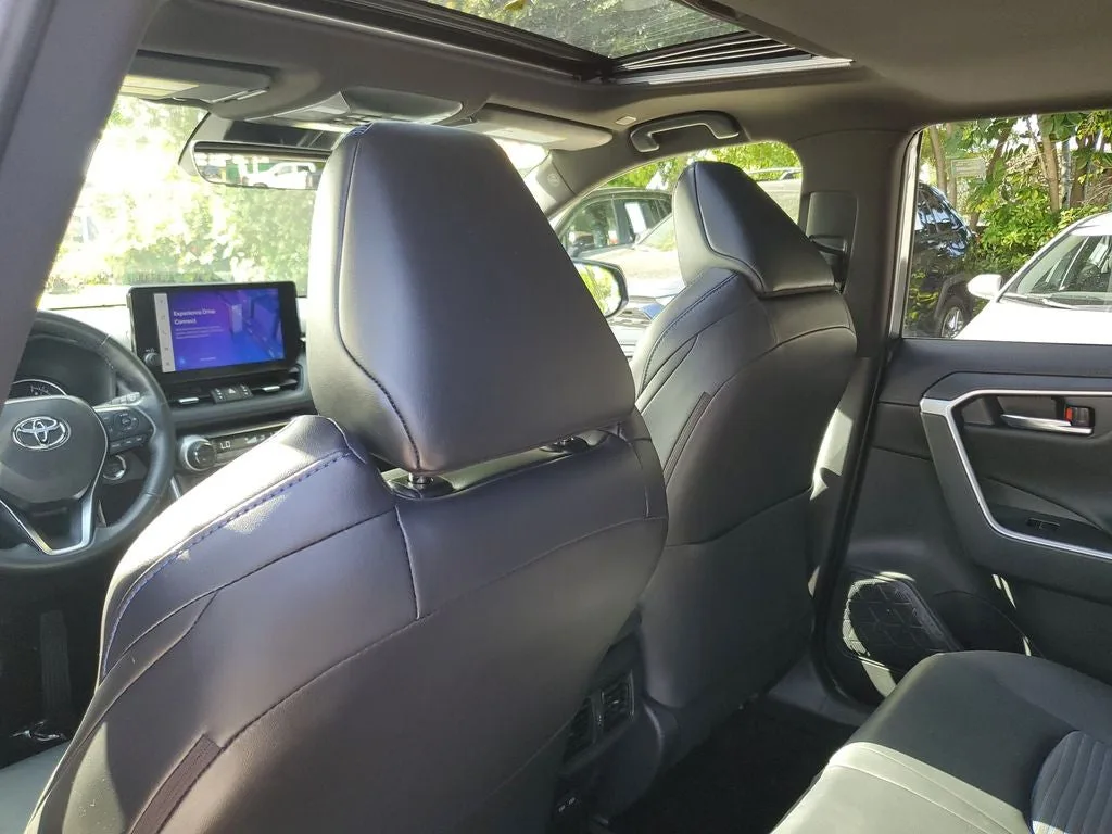 2023 Toyota RAV4 Hybrid XSE photo 14