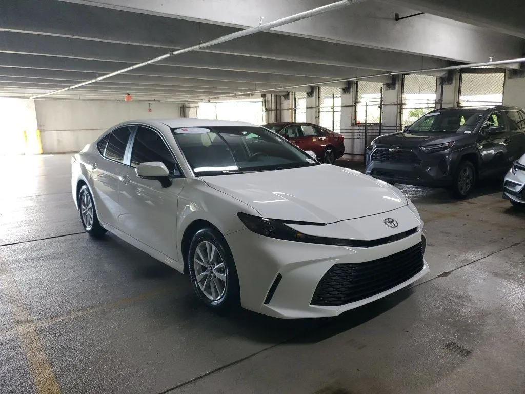 2025 Toyota Camry LE photo 3