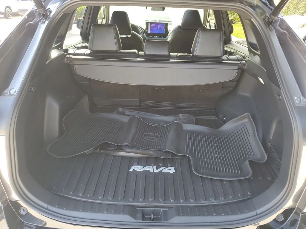 2023 Toyota RAV4 Hybrid XSE photo 10