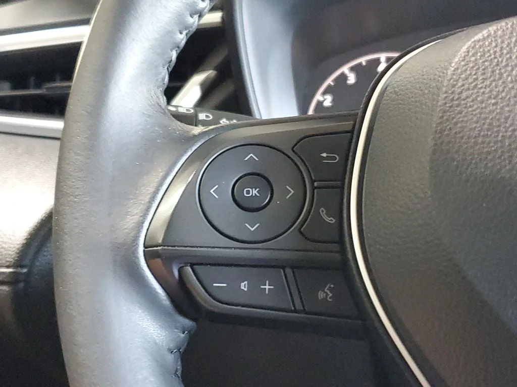 2023 Toyota Corolla Cross LE photo 22