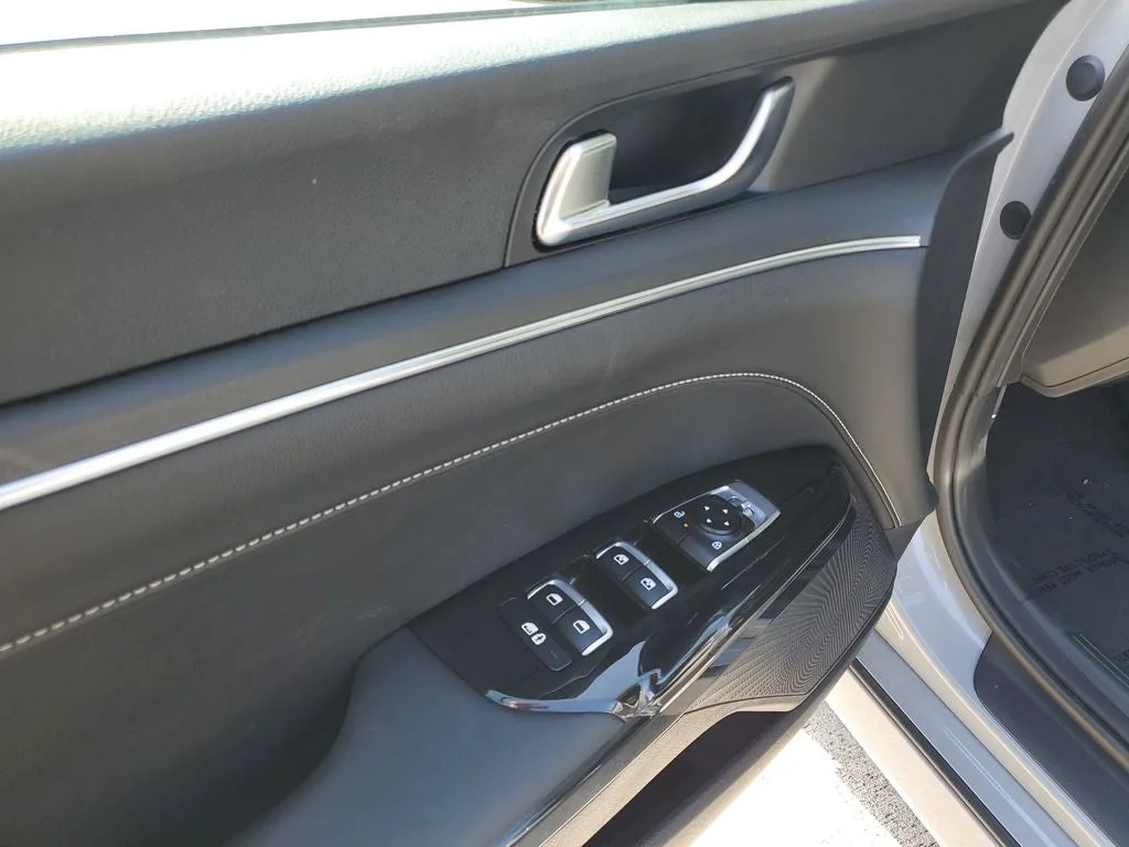 2025 Kia K5 GT-Line photo 16