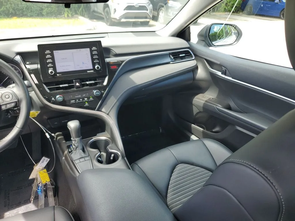 2023 Toyota Camry SE photo 15
