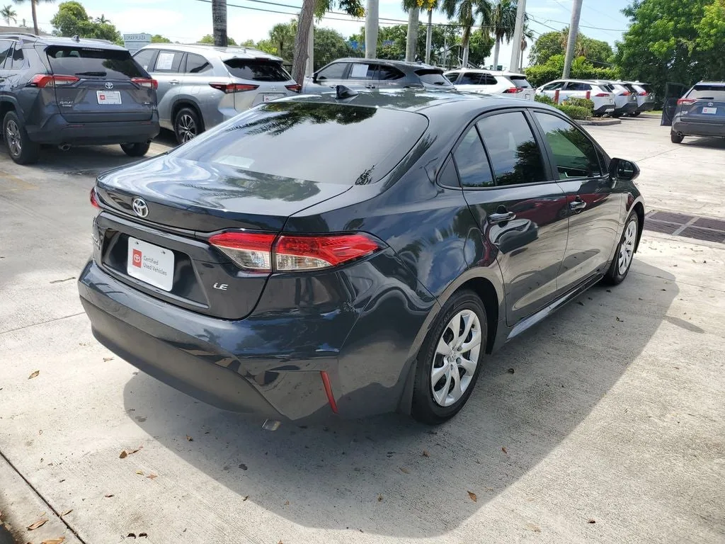 2025 Toyota Corolla LE photo 4