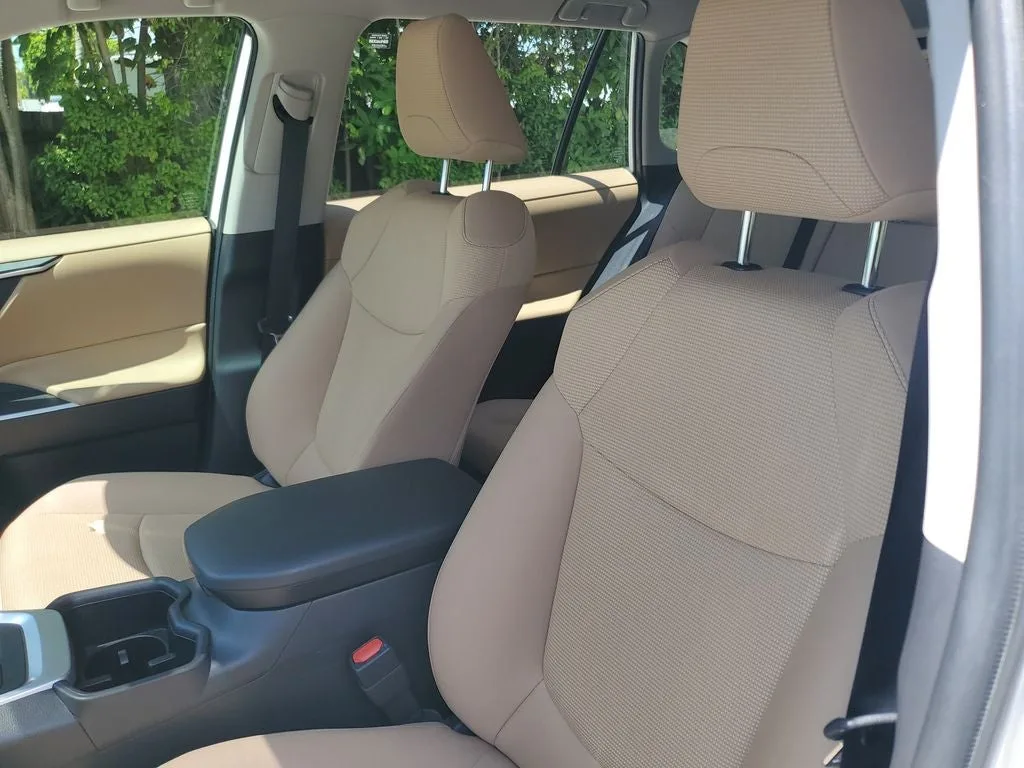 2025 Toyota RAV4 Hybrid LE photo 19