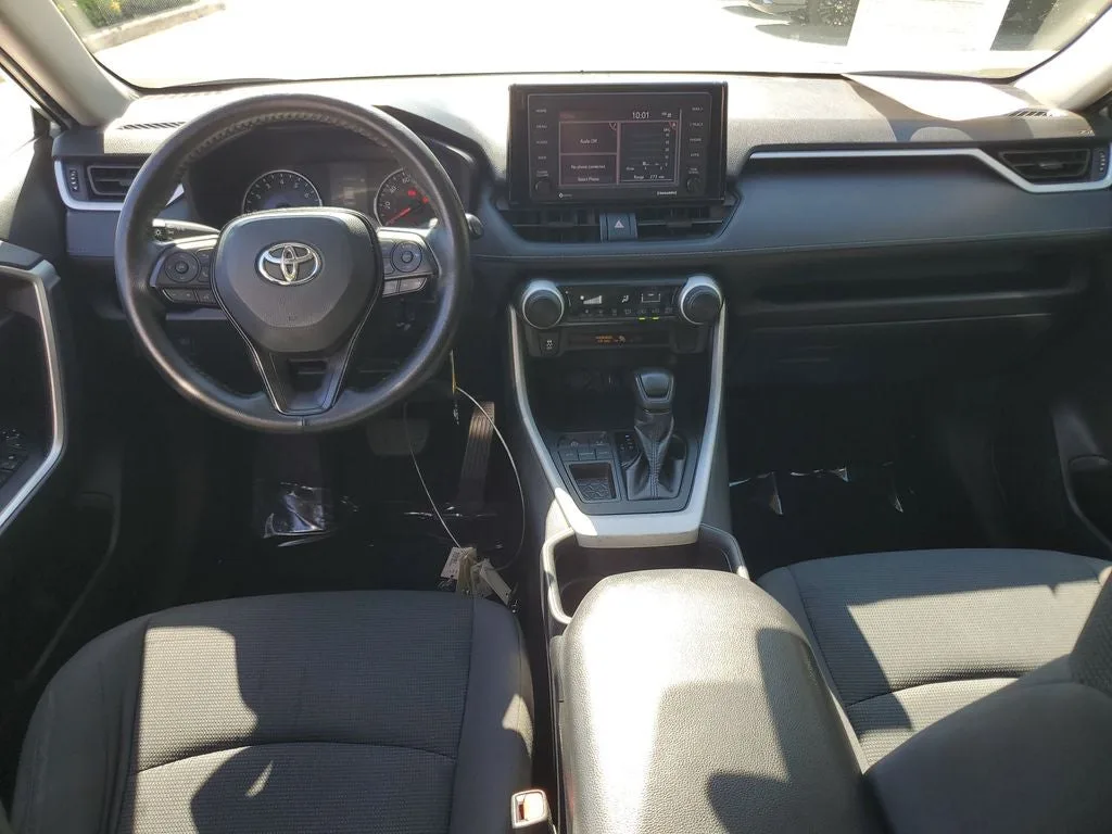 2021 Toyota RAV4 LE photo 15