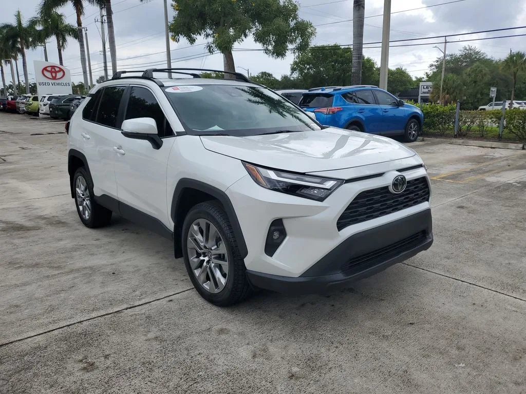 2024 Toyota RAV4 XLE Premium photo 3