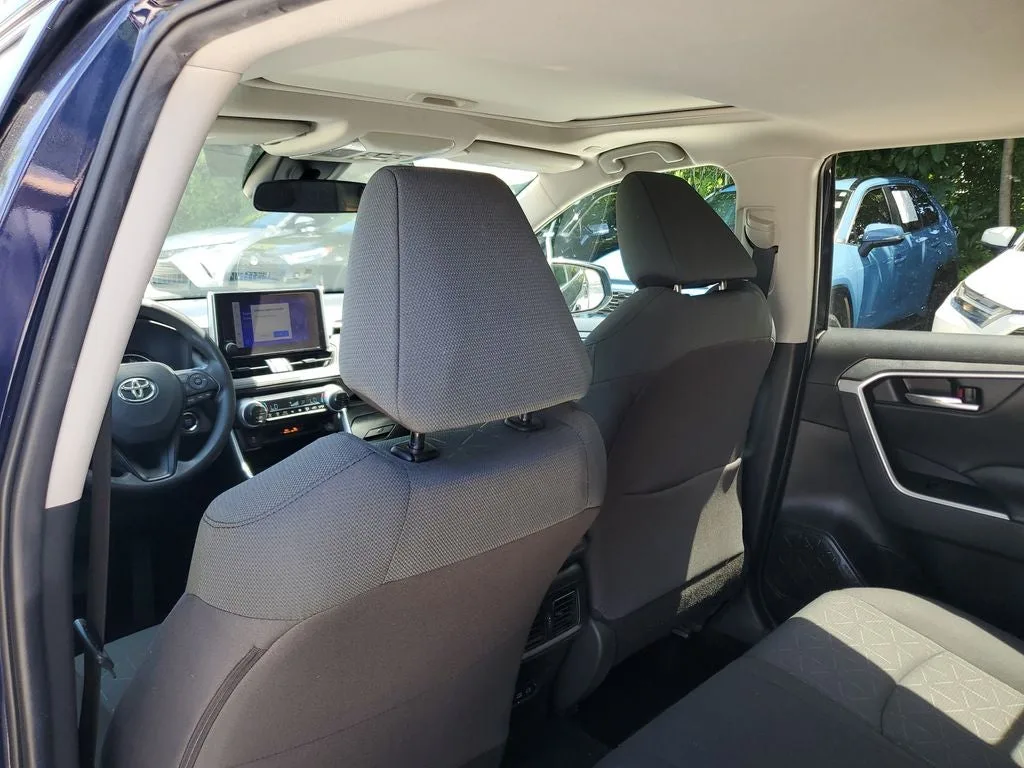 2024 Toyota RAV4 XLE photo 14