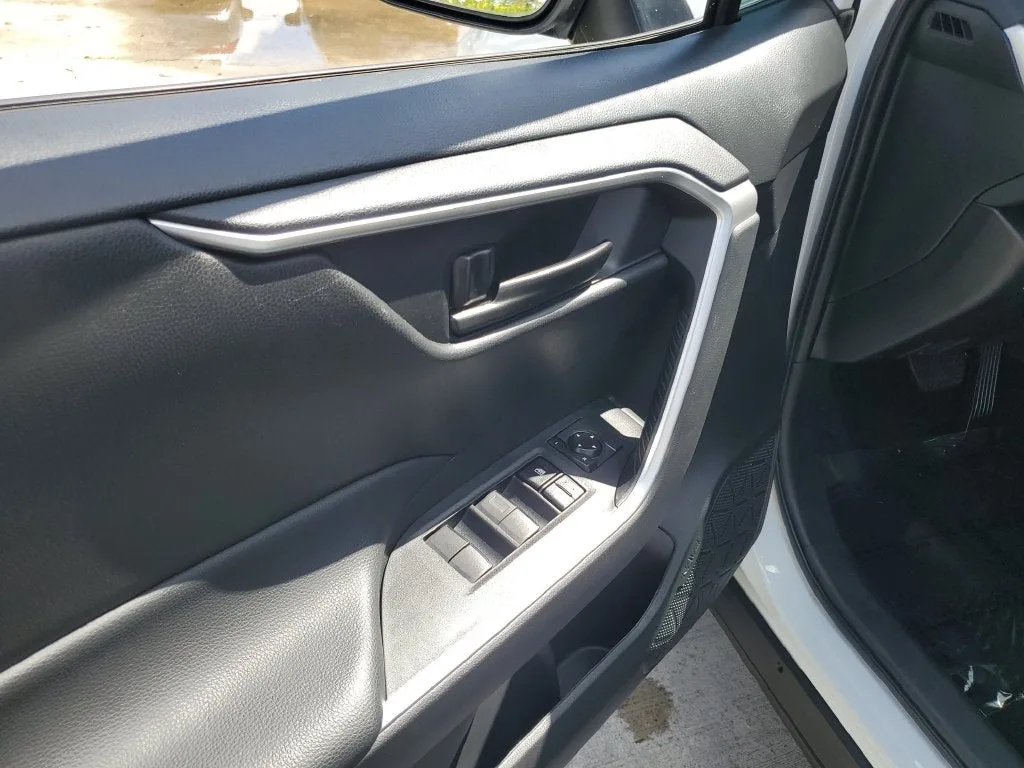 2024 Toyota RAV4 LE photo 17