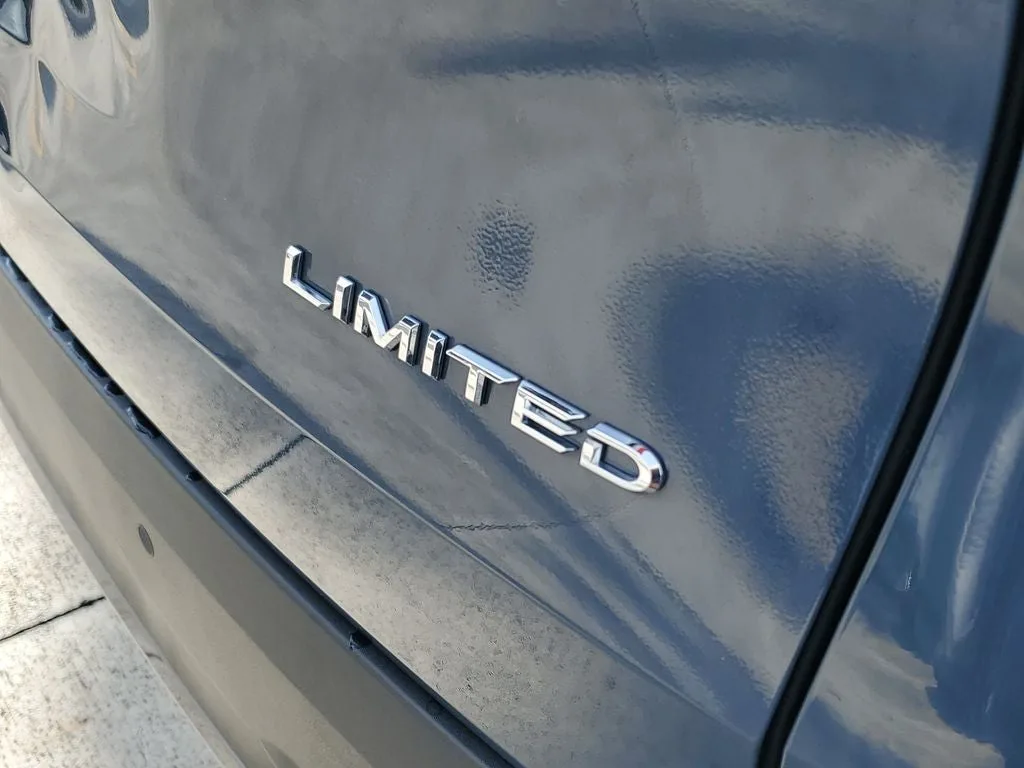 2025 Toyota Grand Highlander Limited photo 8