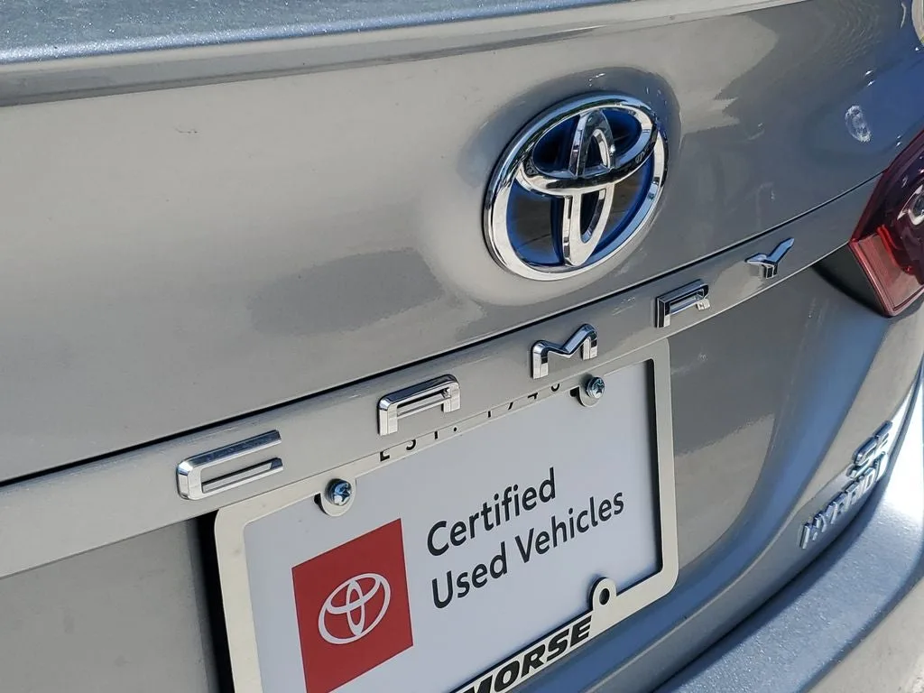 2024 Toyota Camry Hybrid SE photo 9