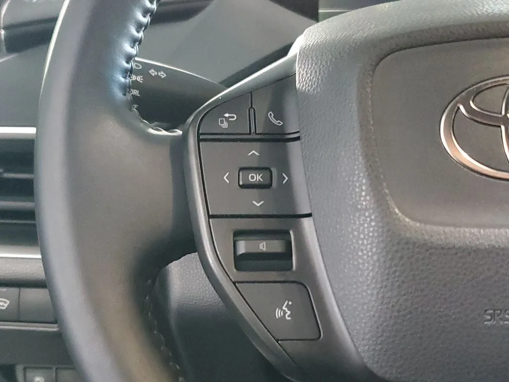 2026 Toyota Prius LE photo 22