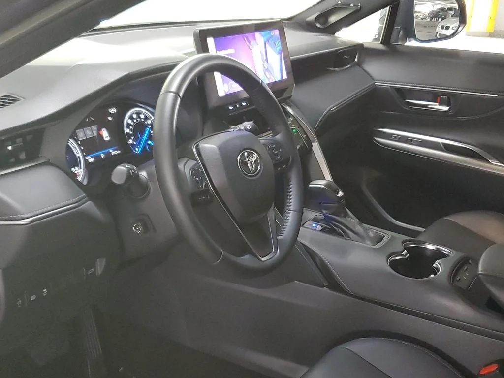 2023 Toyota Venza XLE photo 22