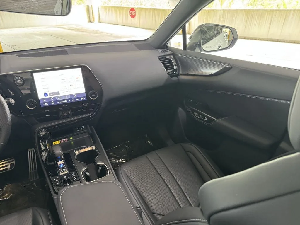 2024 Lexus NX 350 F SPORT Handling photo 18