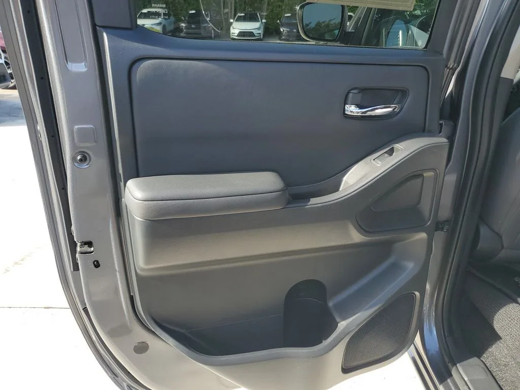 2023 Nissan Frontier SV photo 10
