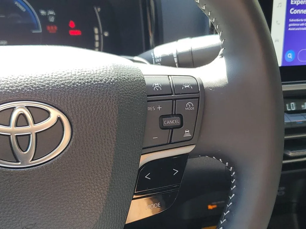 2025 Toyota Camry SE photo 22