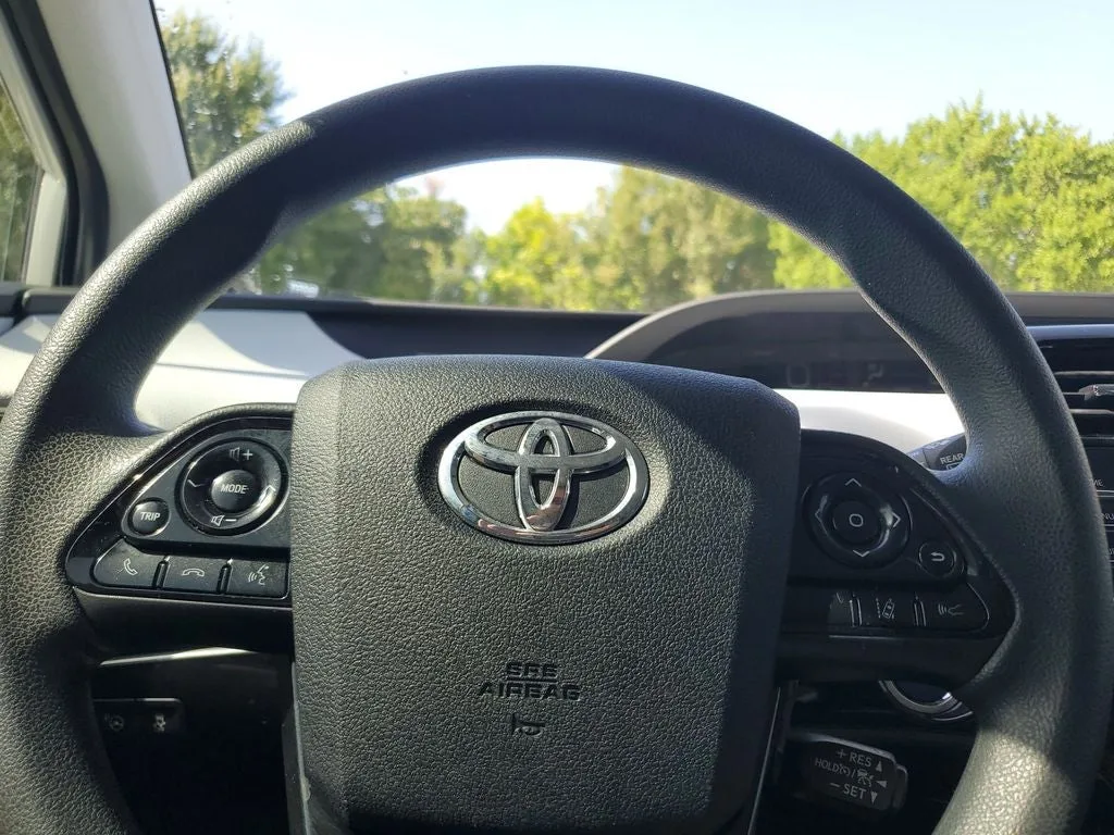2022 Toyota Prius LE photo 23