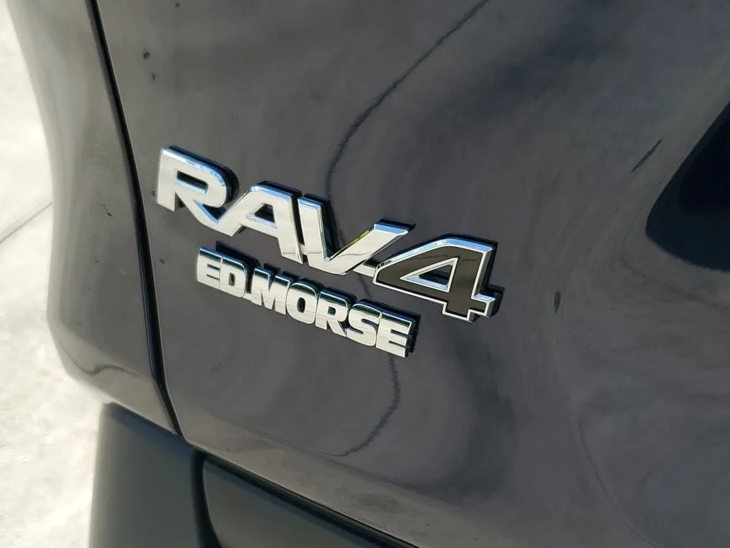 2024 Toyota RAV4 XLE Premium photo 8