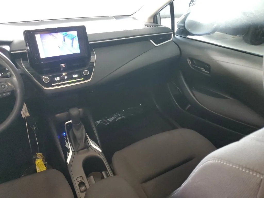 2024 Toyota Corolla LE photo 17