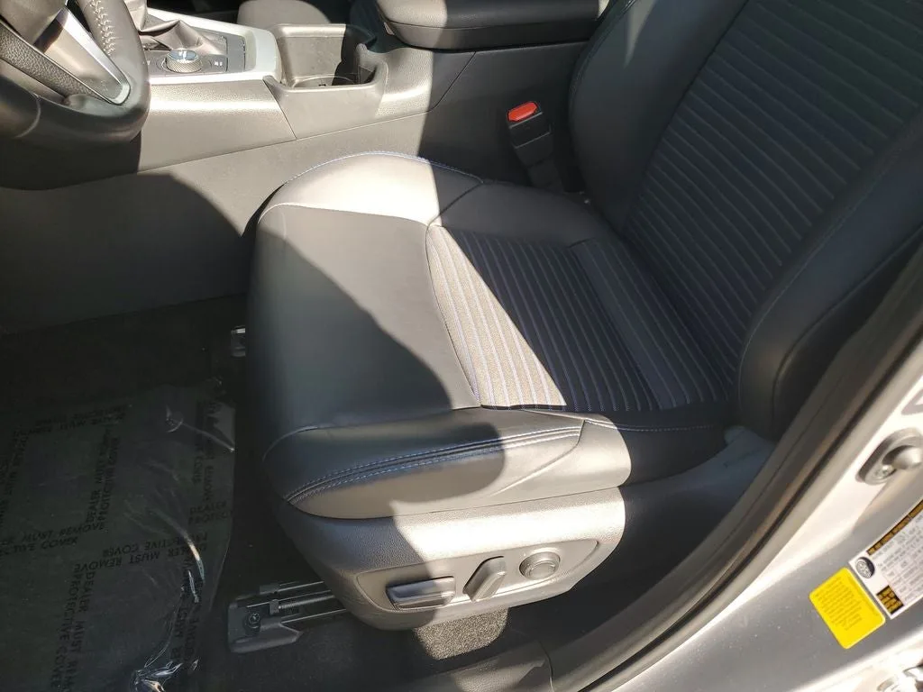 2024 Toyota RAV4 Hybrid XSE photo 22