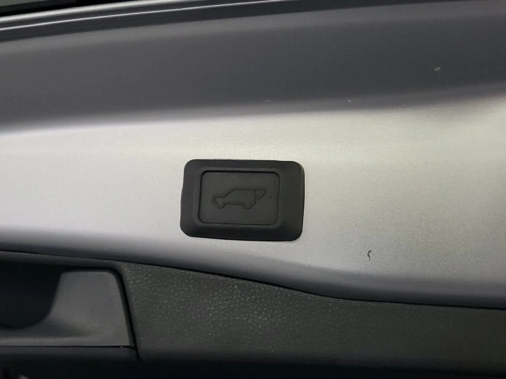 2024 Toyota RAV4 XLE Premium photo 11