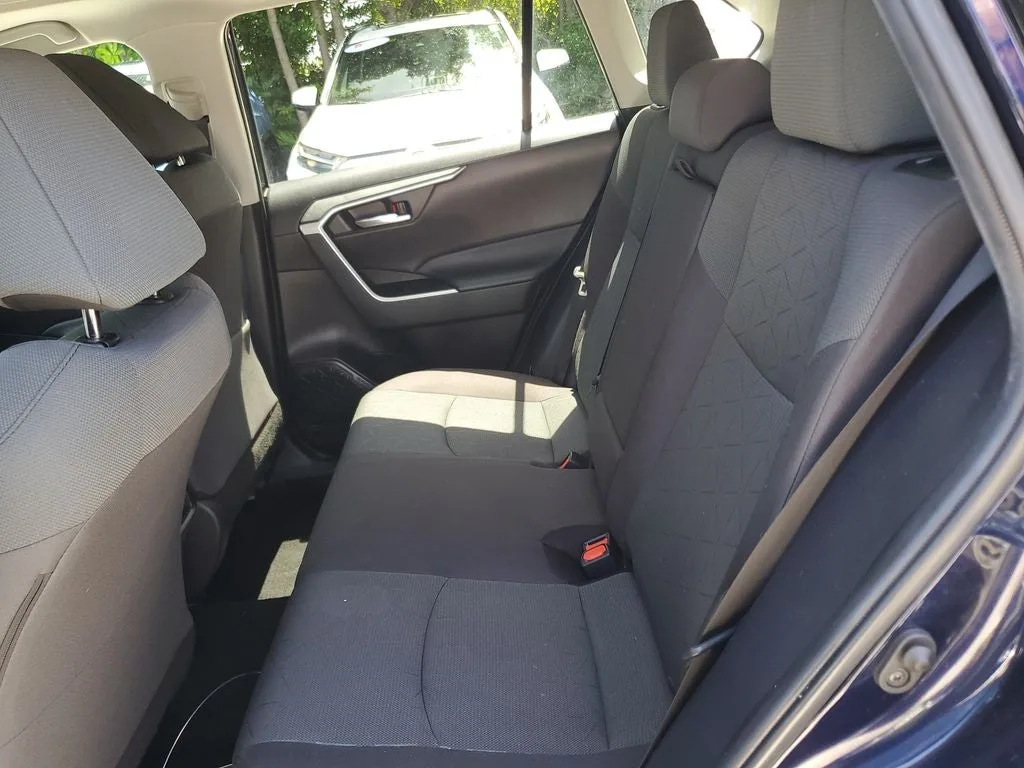 2024 Toyota RAV4 XLE photo 13