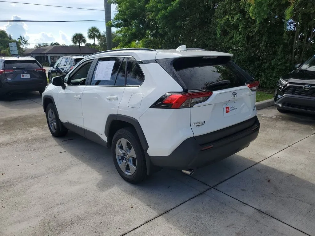 2025 Toyota RAV4 Hybrid LE photo 6