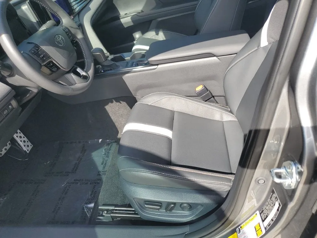 2026 Toyota Camry SE photo 19