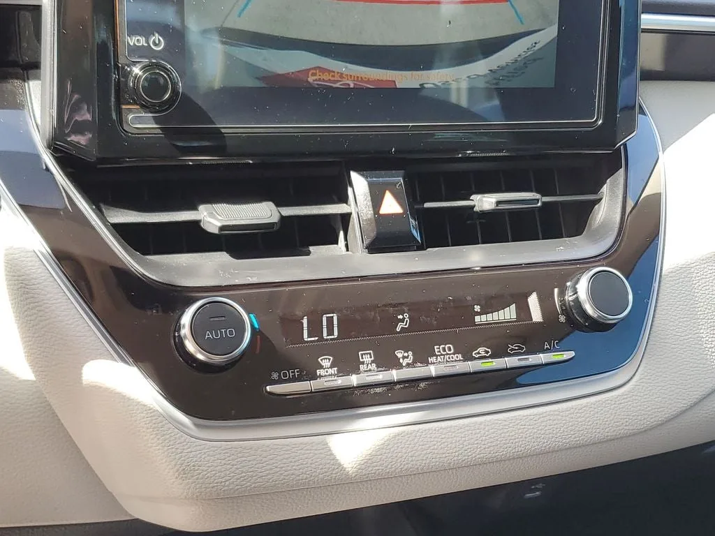 2025 Toyota Corolla LE photo 28