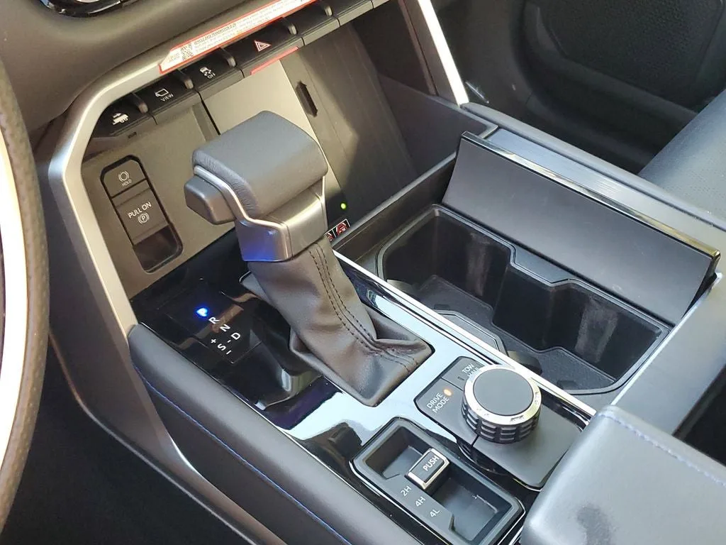 2025 Toyota Sequoia Platinum photo 25
