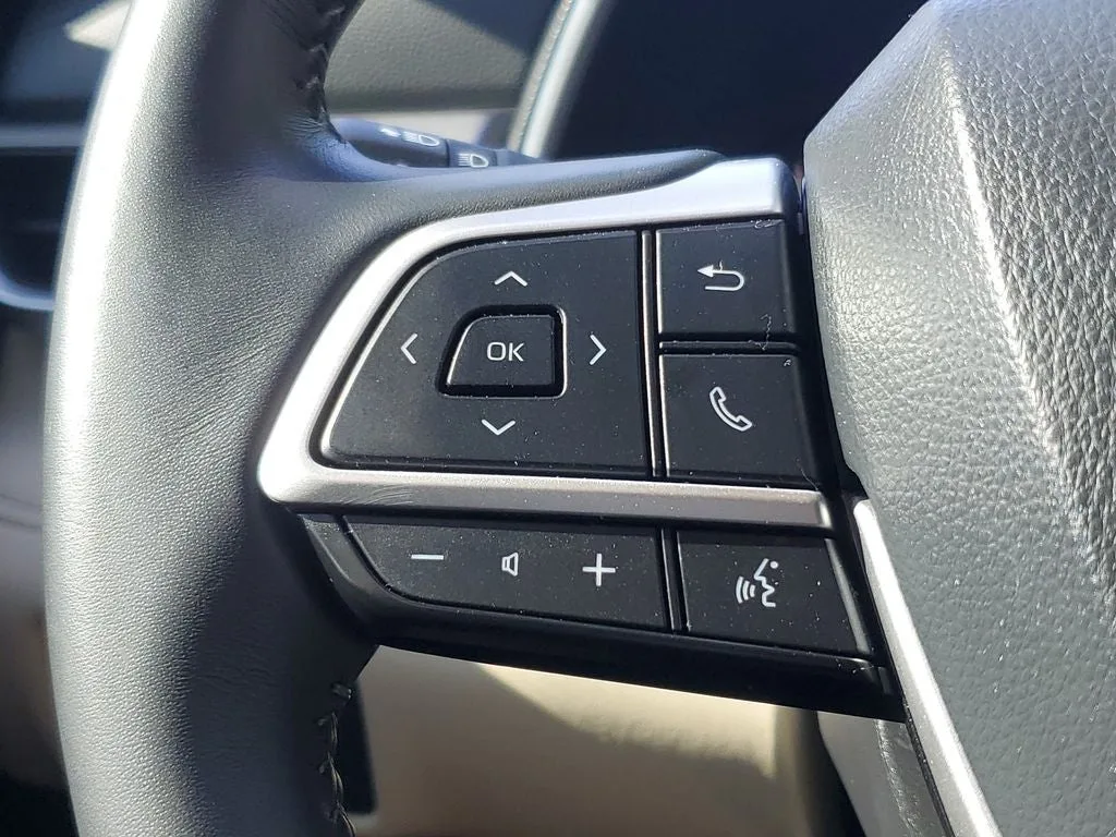 2025 Toyota Highlander XLE photo 25