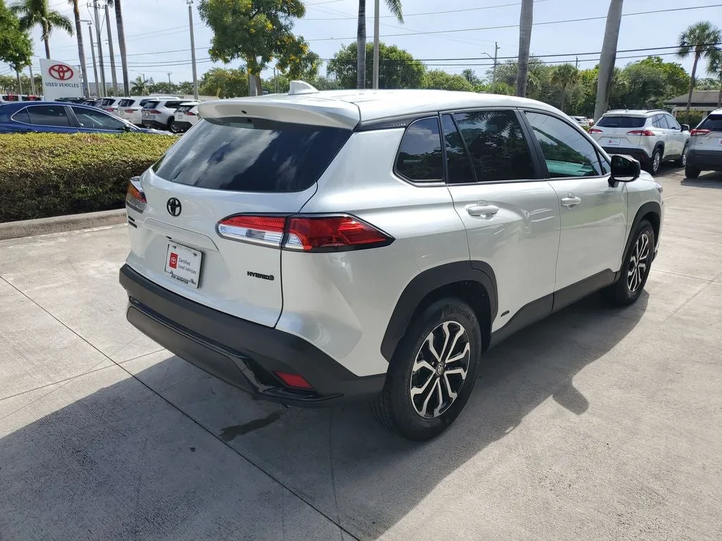 2023 Toyota Corolla Cross Hybrid S photo 4