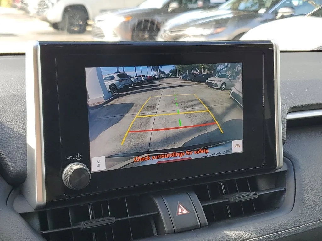 2023 Toyota RAV4 XLE photo 26