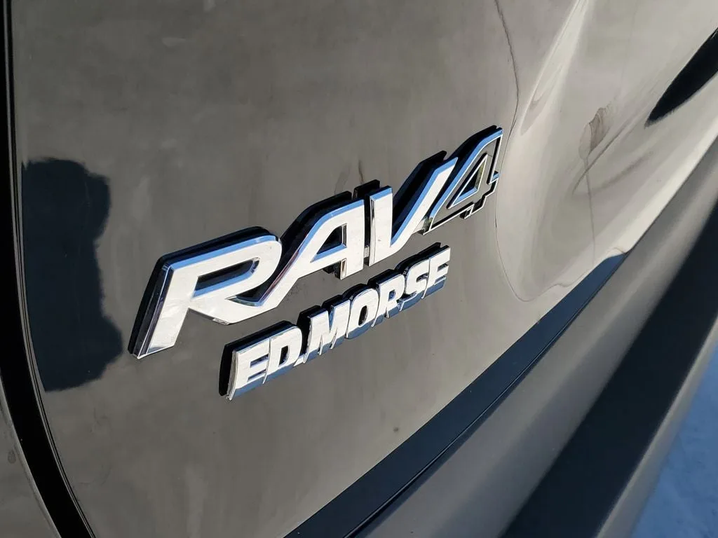 2024 Toyota RAV4 LE photo 7
