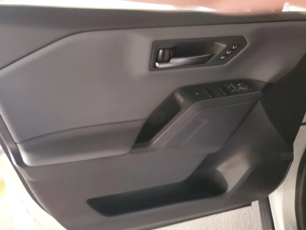 2026 Toyota RAV4 XSE photo 17
