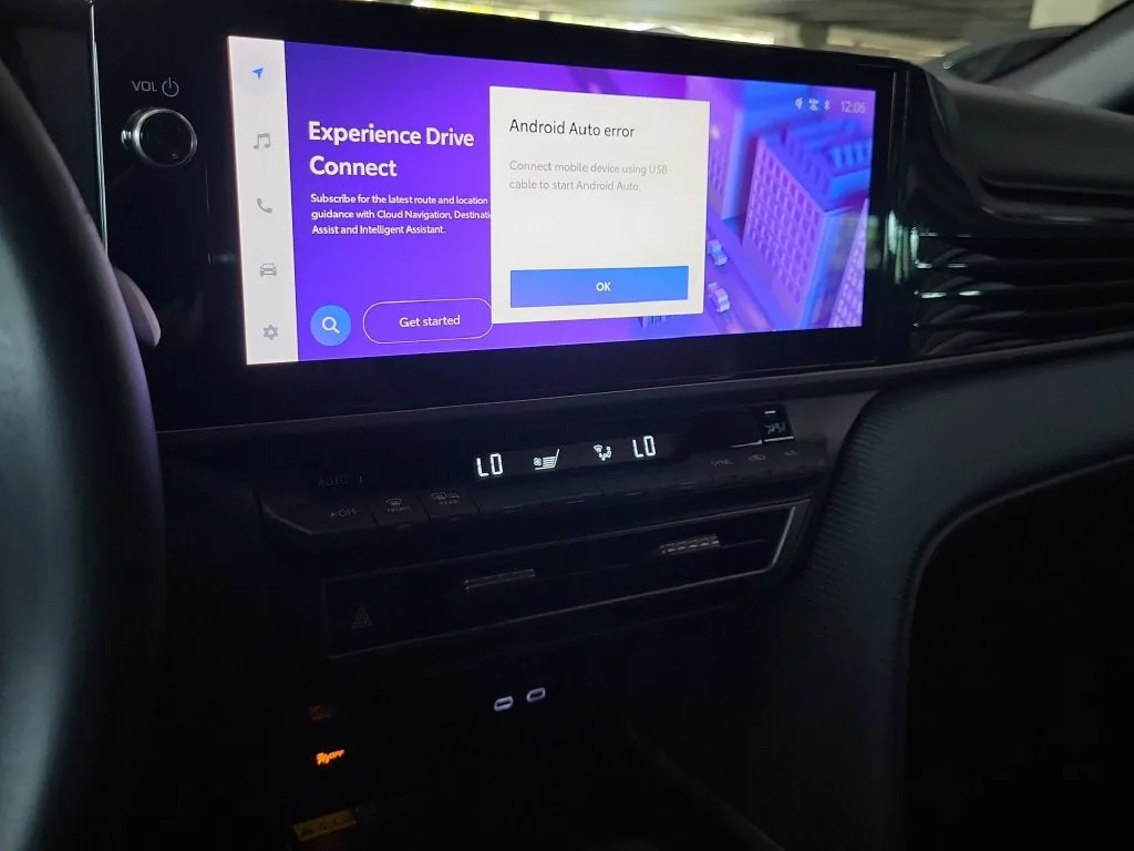 2025 Toyota Camry SE photo 28