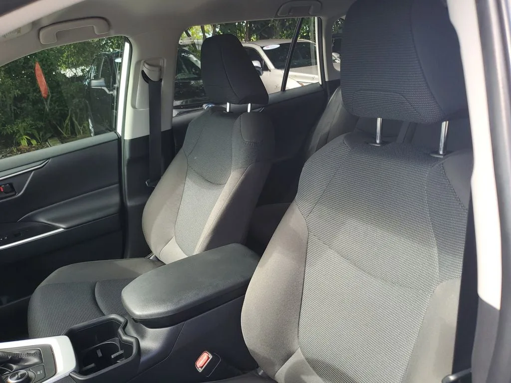 2025 Toyota RAV4 Hybrid LE photo 19