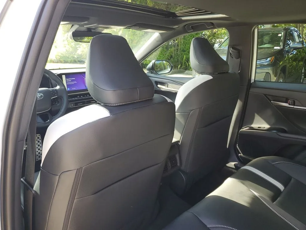 2026 Toyota Camry SE Nightshade photo 13