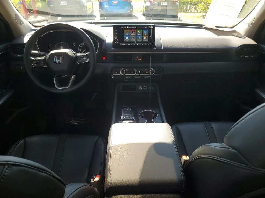 2025 Honda Pilot Touring photo 17