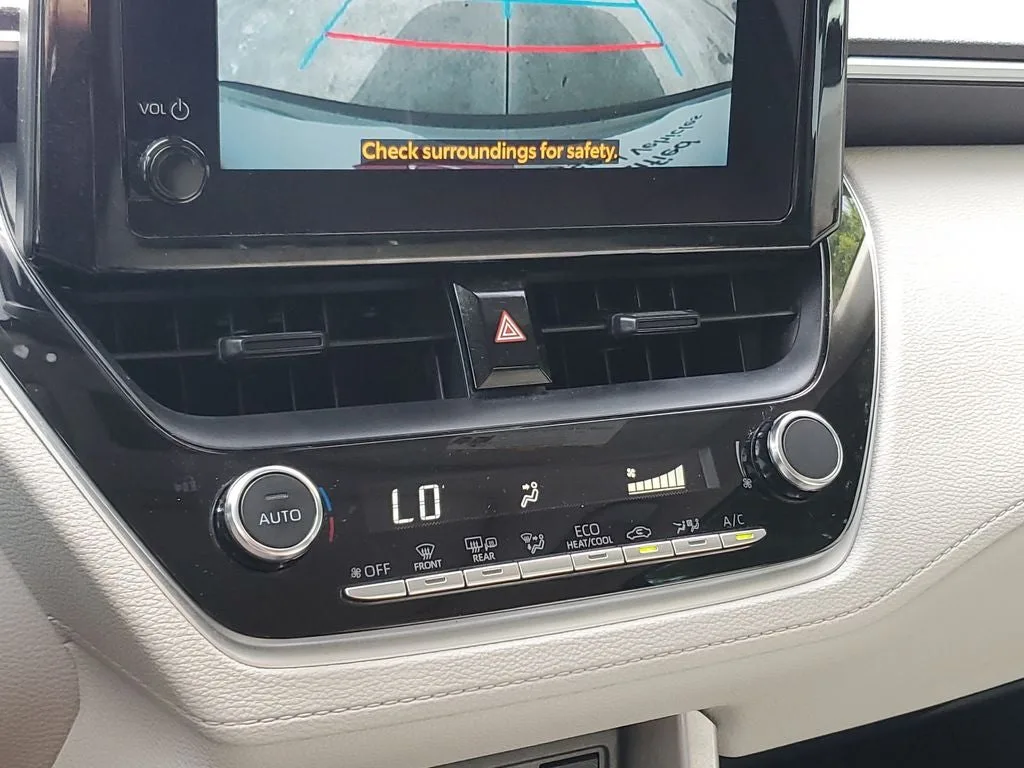 2024 Toyota Corolla Cross LE photo 29