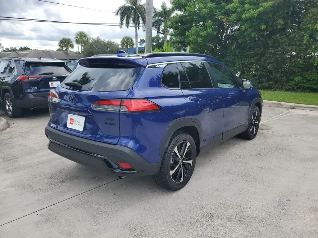2023 Toyota Corolla Cross Hybrid XSE photo 4