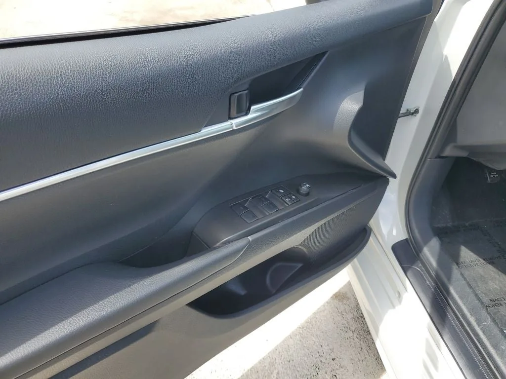 2023 Toyota Camry SE photo 17
