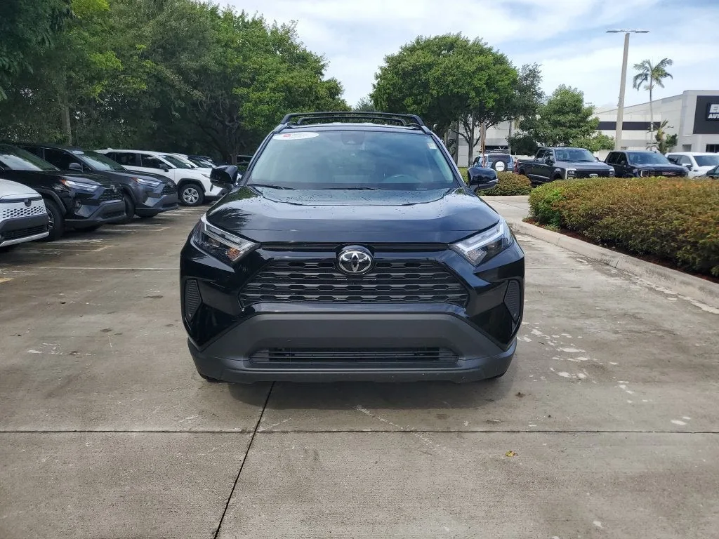 2025 Toyota RAV4 XLE photo 2