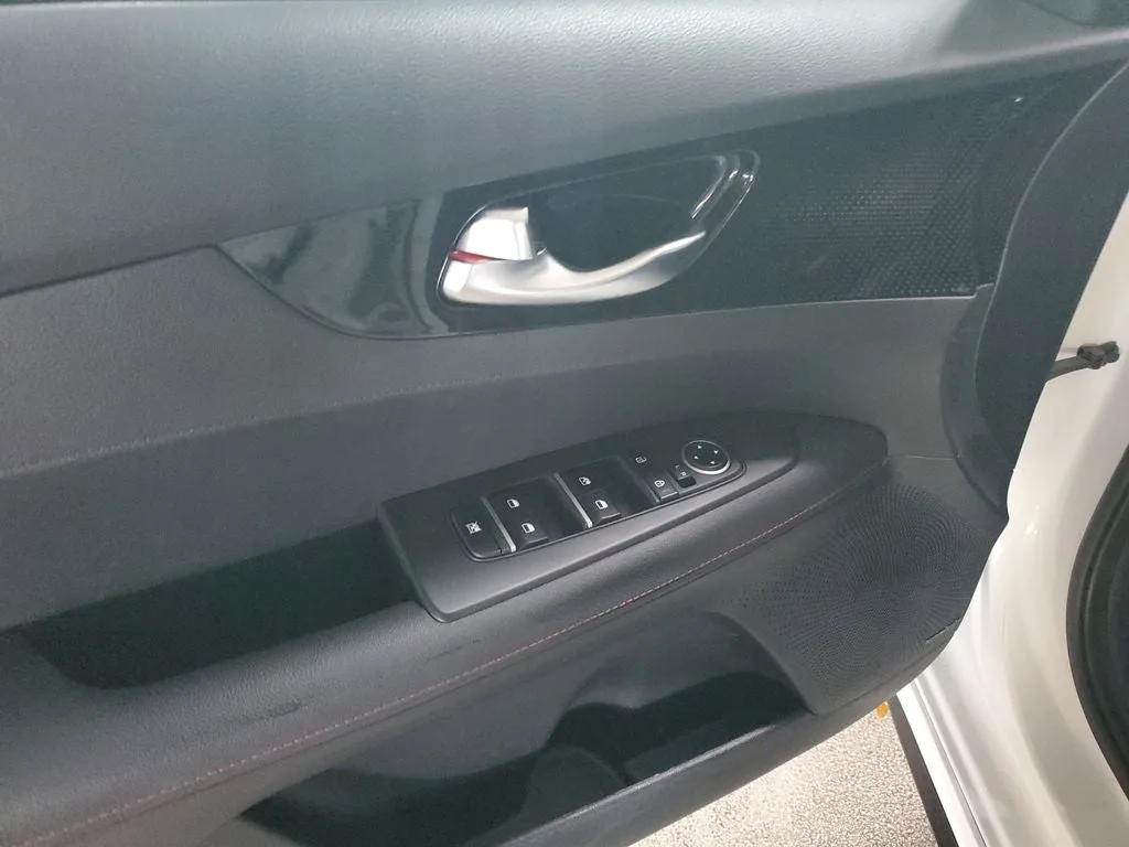 2023 Kia Forte GT photo 16
