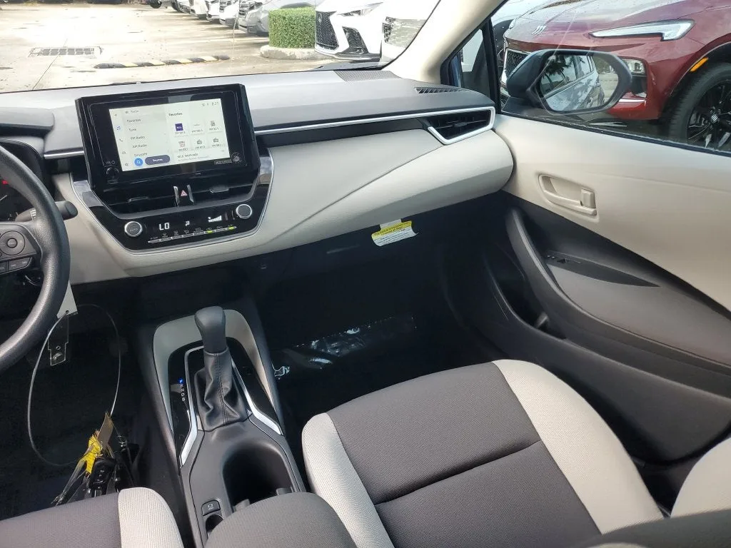 2025 Toyota Corolla LE photo 15