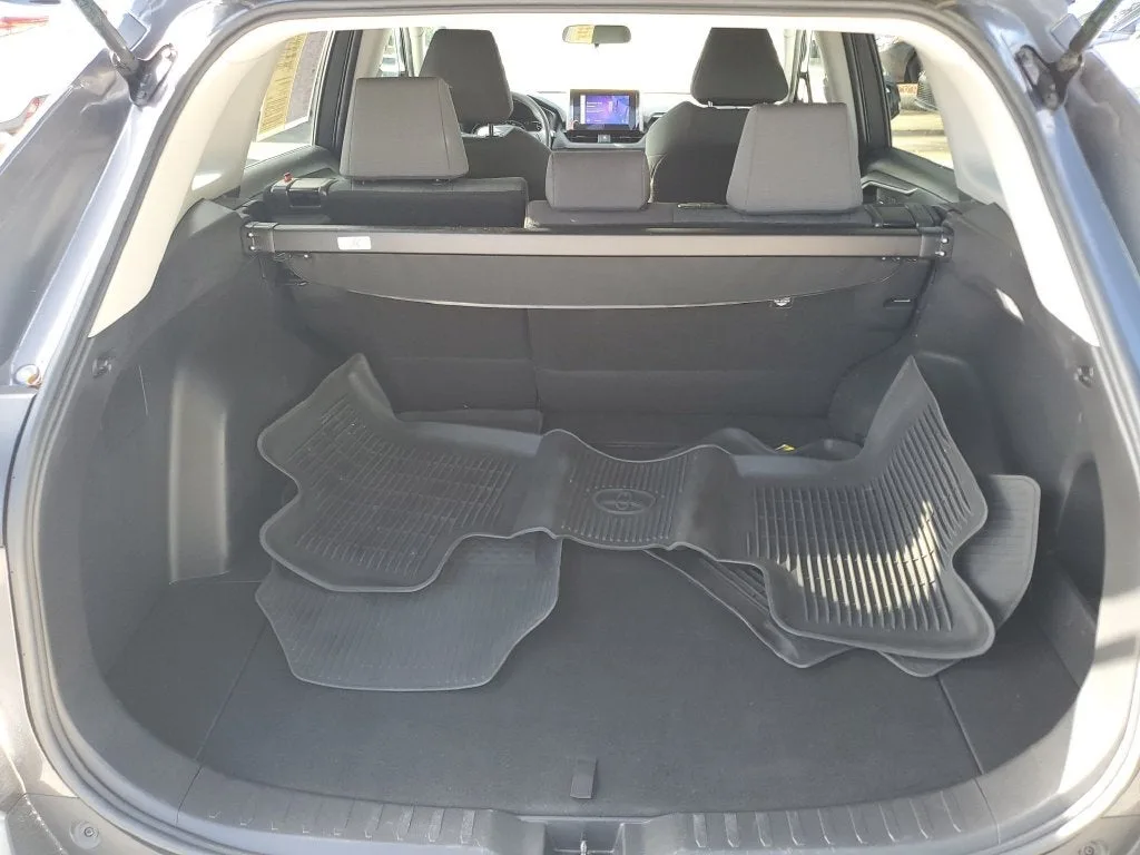 2023 Toyota RAV4 XLE photo 9
