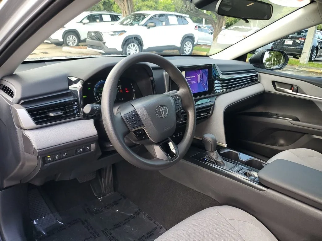 2025 Toyota Camry LE photo 21
