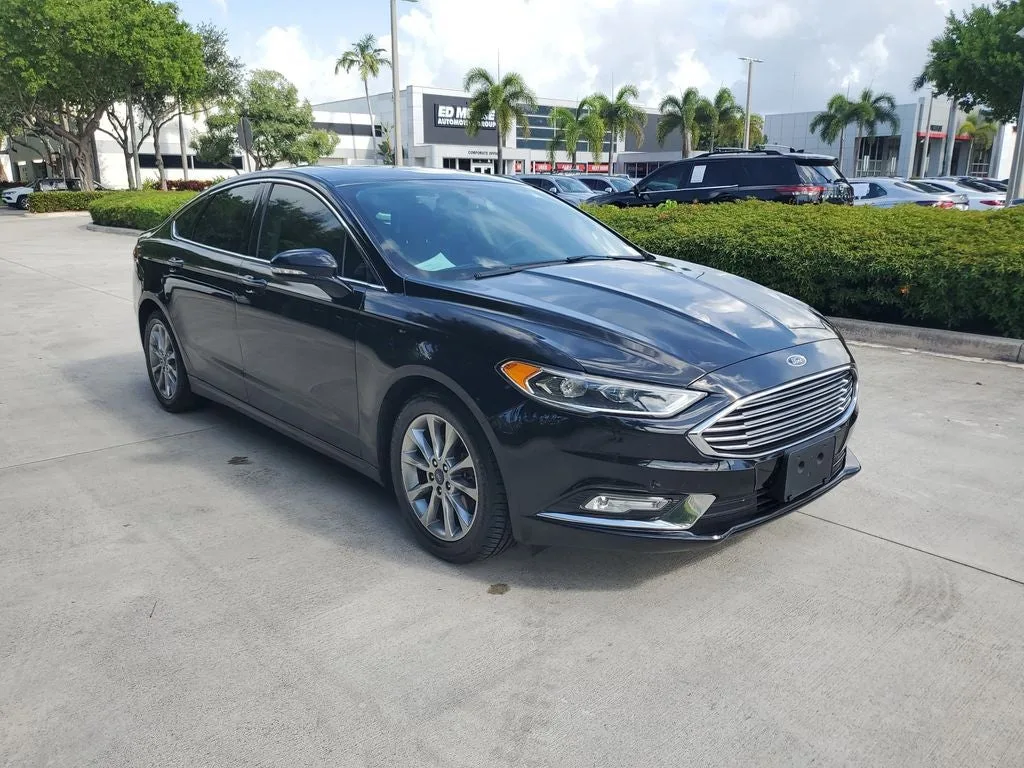 2017 Ford Fusion SE photo 3